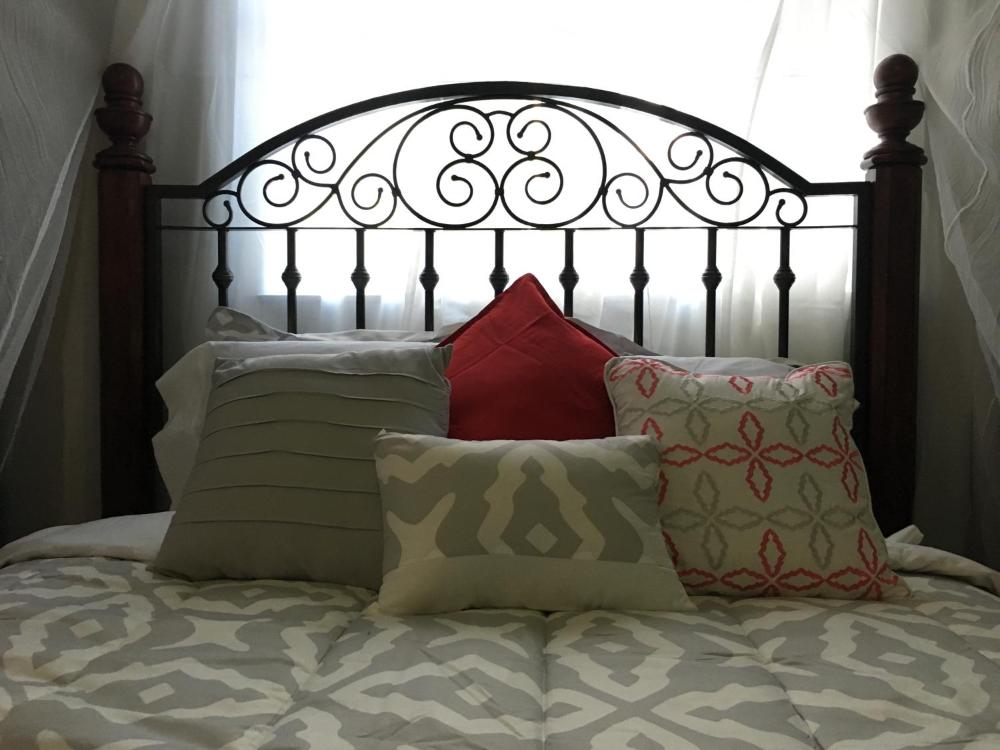 Deluxe Queen Room interior